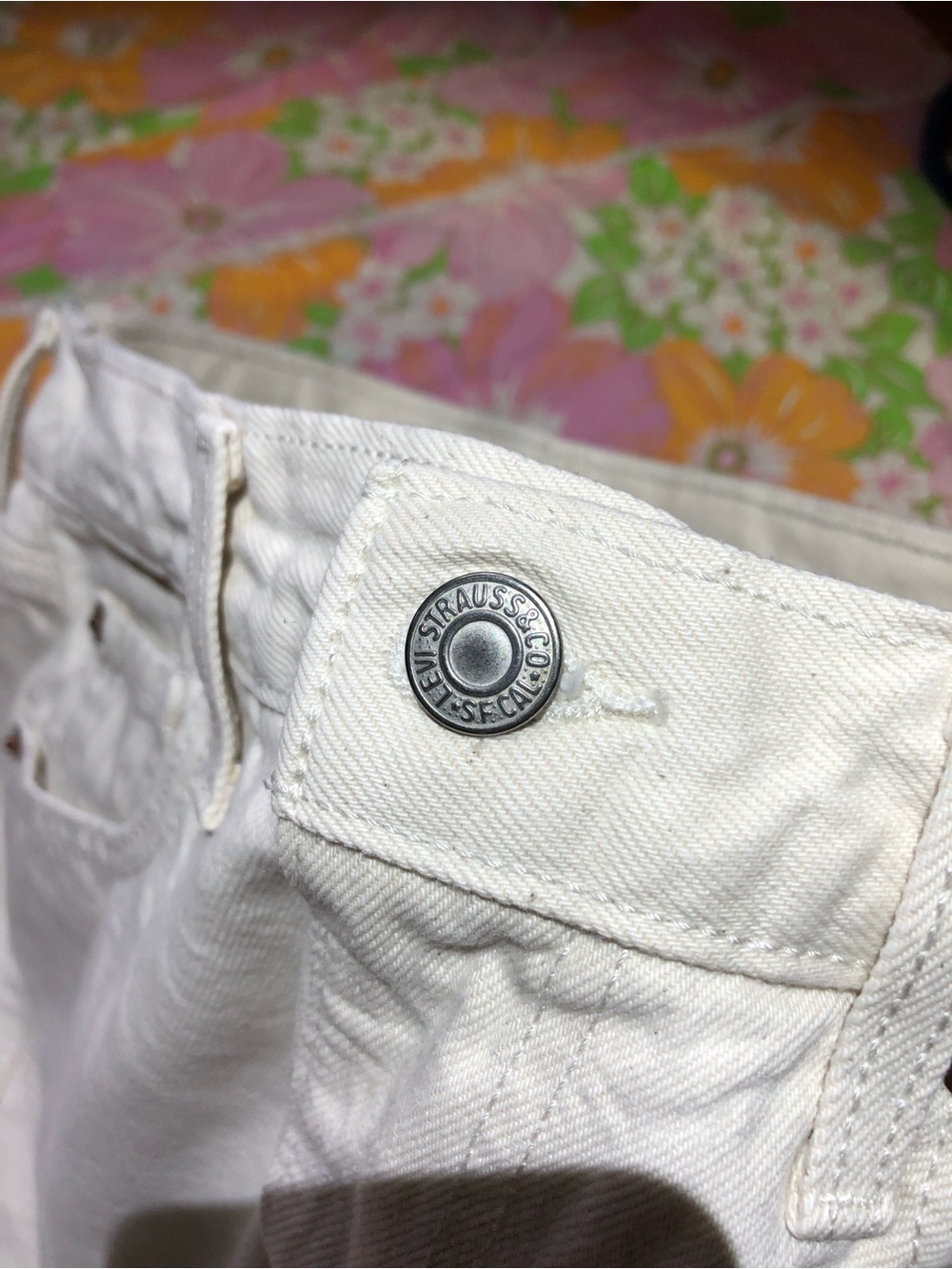 Levi’s Low Pro Straight Leg Jeans Size 26 Ecru Off-White Distressed 90s Baggy - Picture 10 of 16